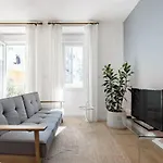 New Bright Design With Spacious Balcony * Lisbon