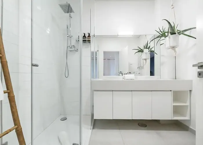 New Bright Design With Spacious Balcony Apartament *