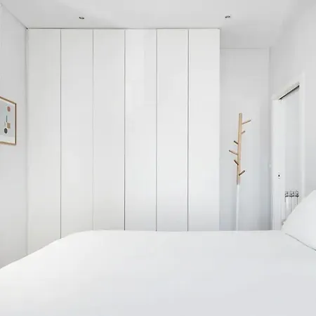 Apartment New Bright Design With Spacious Balcony *