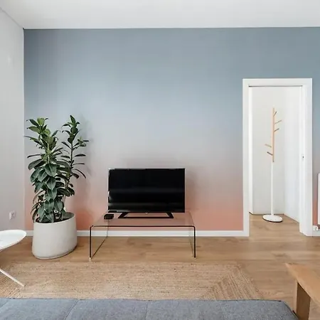 Apartment New Bright Design With Spacious Balcony *