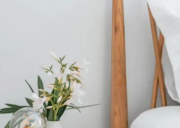 New Bright Design With Spacious Balcony Apartmán *