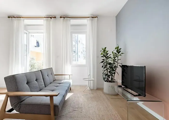 New Bright Design With Spacious Balcony * Lisbon