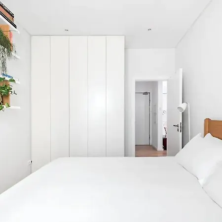 New Bright Design With Spacious Balcony Lissabon
