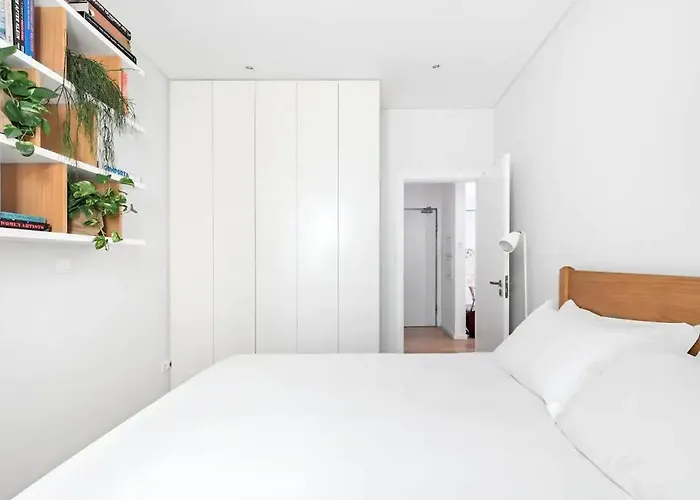 New Bright Design With Spacious Balcony Lissabon